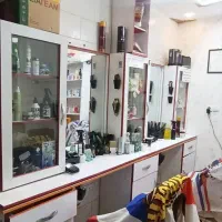 دکوراسیون و تجهیزات پیرایشگاه و آرایشگاه