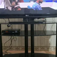 تلویزیون ۴۲ اینج ال جی و میز تلویزیون|تلویزیون و پروژکتور|زنجان, |دیوار