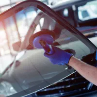 نیازمند همکار در شیشه اتومبیل پارسیان