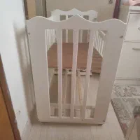 تخت کنار مادر