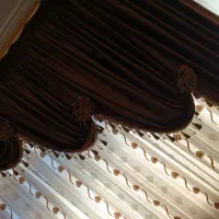 پرده زیر ندارد فقط یالون و دکور...با دو عدد گل میخ|پرده، رانر، رومیزی|قرچک, میرزائی شمالی|دیوار