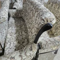 یه دست مبل۹نفره بادوعدد فرش۱۲متری کرم