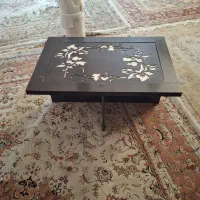 فروش دو عدد میز. و چهار  عدد صندلی سیاه و سفید