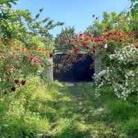 ۲۰۰۰ متر زمین ۱۳۰ متر بنا ۲ خواب
