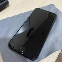 اپل iPhone SE (2020) با حافظهٔ ۱۲۸ گیگابایت