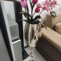 گلدان با گل