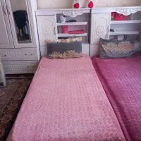 دوتا تخت وکمد وتشک