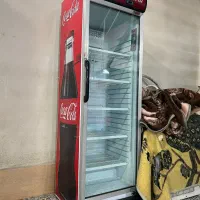 یخچال در شیشه ای