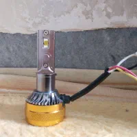 یک عدد چراغ هدلایت سالم