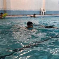 کارگر استخر