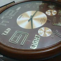 ساعت دیواریی بزرگ