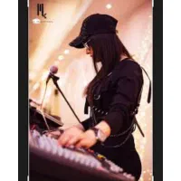 دیجی جوان پر انرژی خانوم