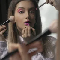 مدل برای میکاپ و شینیون