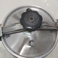 دیگ زود پز کاملا سالم