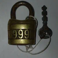 قفل خیلی قدیمی مارک ۹۹۹