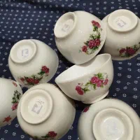 چینی گل قرمز وگل میخک وچند سرویس چینی مقصود وغیره|ظروف سرو و پذیرایی|مشهد, عسگریه|دیوار