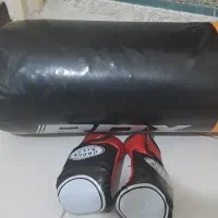 کیسه بوکس و دستکش