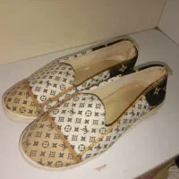 تعدادی کفش سالم