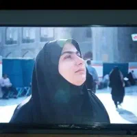 یک تلویزیون ال ای دی۳۲ اینچ دیجیتال سرخود|تلویزیون و پروژکتور|زابل, |دیوار