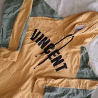 تعدادی لباس|لباس|اصفهان, قهجاورستان|دیوار