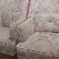 دو عدد مبل تک نفر