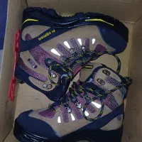 کفش کوهنوردی و طبیعت گردی کاملا نو