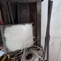 منقل و یک عدد میز و ۴ عدد صندلی