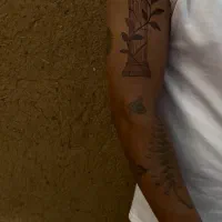 تتو|خدمات آرایشگری و زیبایی|شیراز, قلات|دیوار