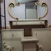 میز آرایش. ساعت دیواری.کنسول قاشق چنگال