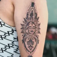 مدل خانم جهت اجرای تتوی بدن