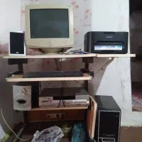 کامپیوتر به همراه لوازم جانبی
