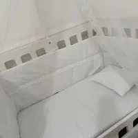 تخت کنار مادر