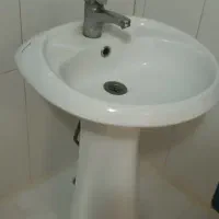 روشویی با شیراهرمی سالم