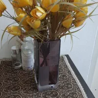 گل همراه با گلدان