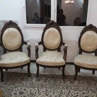 مبل ۷نفره چوب گردو ۱۰۰درصد سالم همراه لباس مبل نو