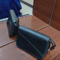 تعدادی کیف زنامه و مردانه و کمربند|کیف، کفش، کمربند|شیراز, بعثت|دیوار