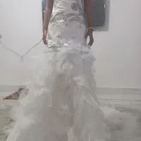 لباس عروس نو مناسب پشت ویترین مزون و آرایشگاه