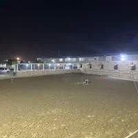 کارگر دامداری( باشگاه سوارکاری )
