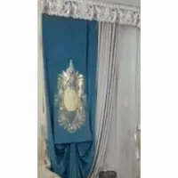 کتیبه ودستک فیروزه ای کنار پرده