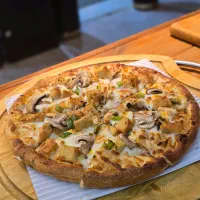 پیتزا زن و فرکار فست فود