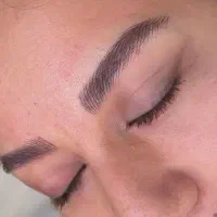 نیازمند مدل آرایش دائم و تینت لب