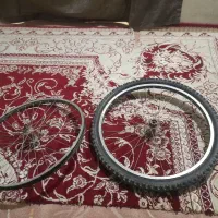 دوعدد رینگ ۲۴ یکی عقب لاستیک و تویپ دار