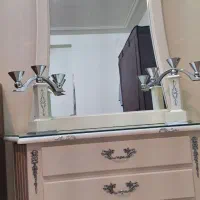 آینه و یک جفت شمعدان