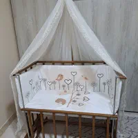 تخت کنار مادر