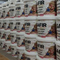 رنگ نیم پلاستیک طرح کودک سفیر دبه 12 کیلو گرم