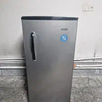 یخچال ایسکول ۹ فوت در حد نو