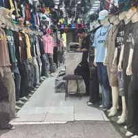 فروشنده برای پوشاک خیابان زند