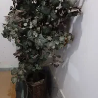 گل مصنوعی و گلدان