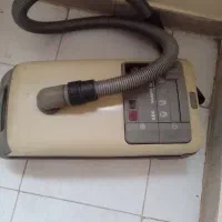 جاروبرقی ۱۱۰۰وات سالم AEG