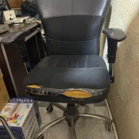 دو عدد صندلی چرخدار فروشی